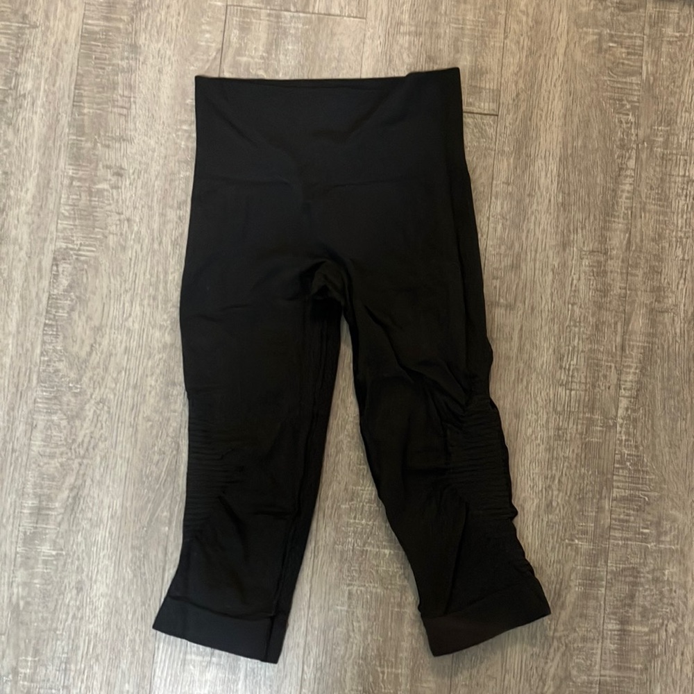 Lululemon cropped grey leggings